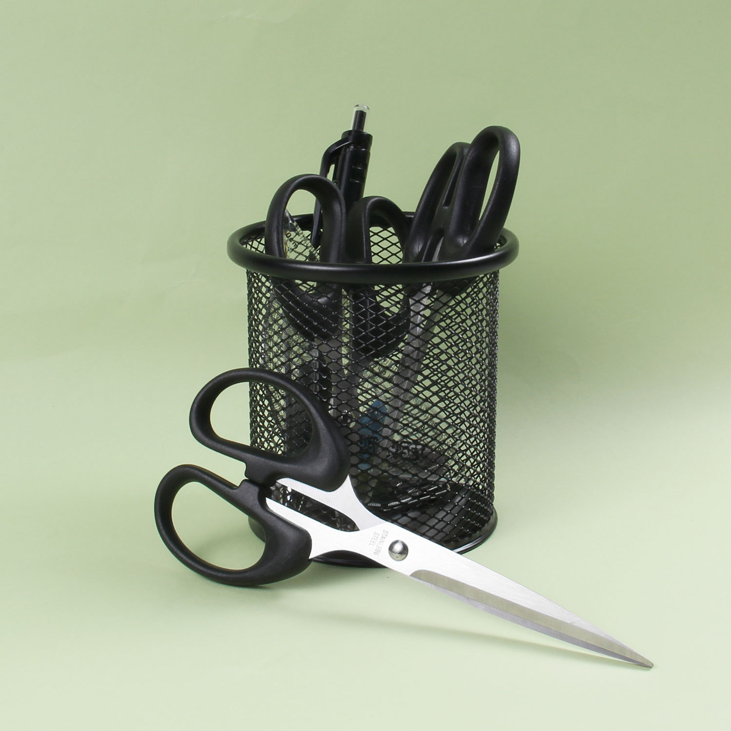Stainless steel household small scissors, office scissors, large, medium and small-sized hand paper-cutting knives and scissors, bangs, thread ends, tailor scissors details Picture
