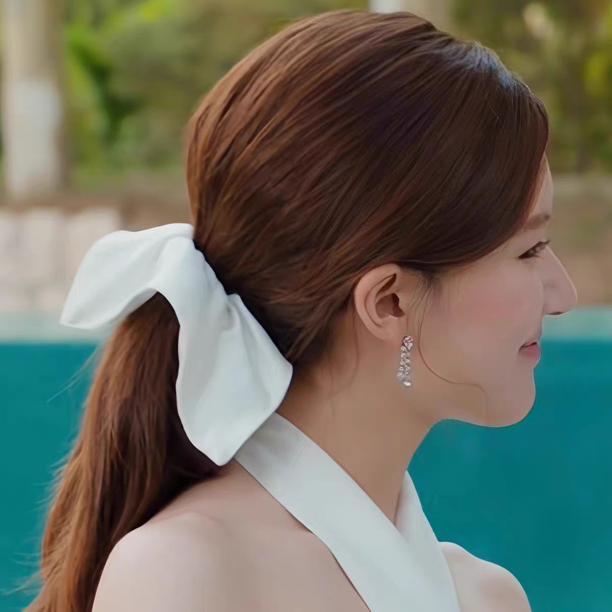 The same white square scarf, large intestine hair band, hair tie, ponytail hair tie, hair flower and hair accessory as Xu Yan and Zhao Lusi. 1 Application Scenario