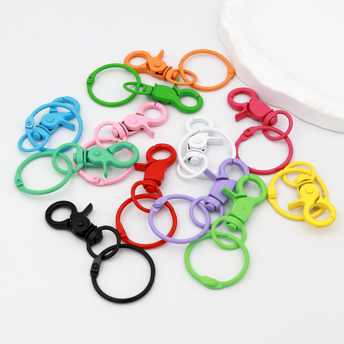 diy keychain accessories, colorful handcrafted keychain pendants, figurines, lacquered bag pendants Application Scenario