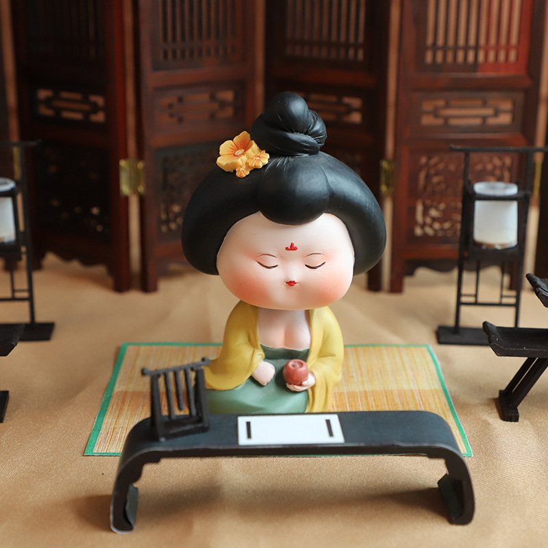 Tang Dynasty ladies' ancient-style car ornaments, shaking car ornaments, cultural and creative market sets, small ornaments, living room ornaments Application Scenario
