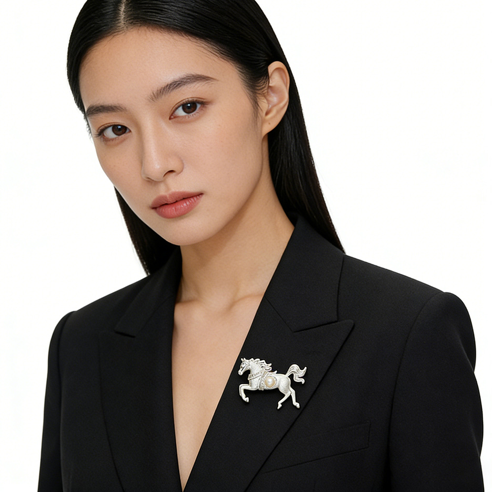 Hyacinth "Horse to Success" stylish and elegant brushed thick silver horse brooch, women's personalized suit pin, live-streaming bestseller accessory Specification image
