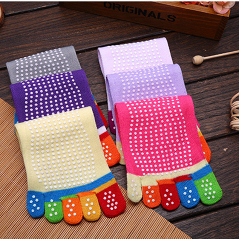 Yoga five-finger socks for women, professional yoga socks, anti-slip socks, suitable for all seasons, medium and short five-toe open-toe socks wholesale details Picture