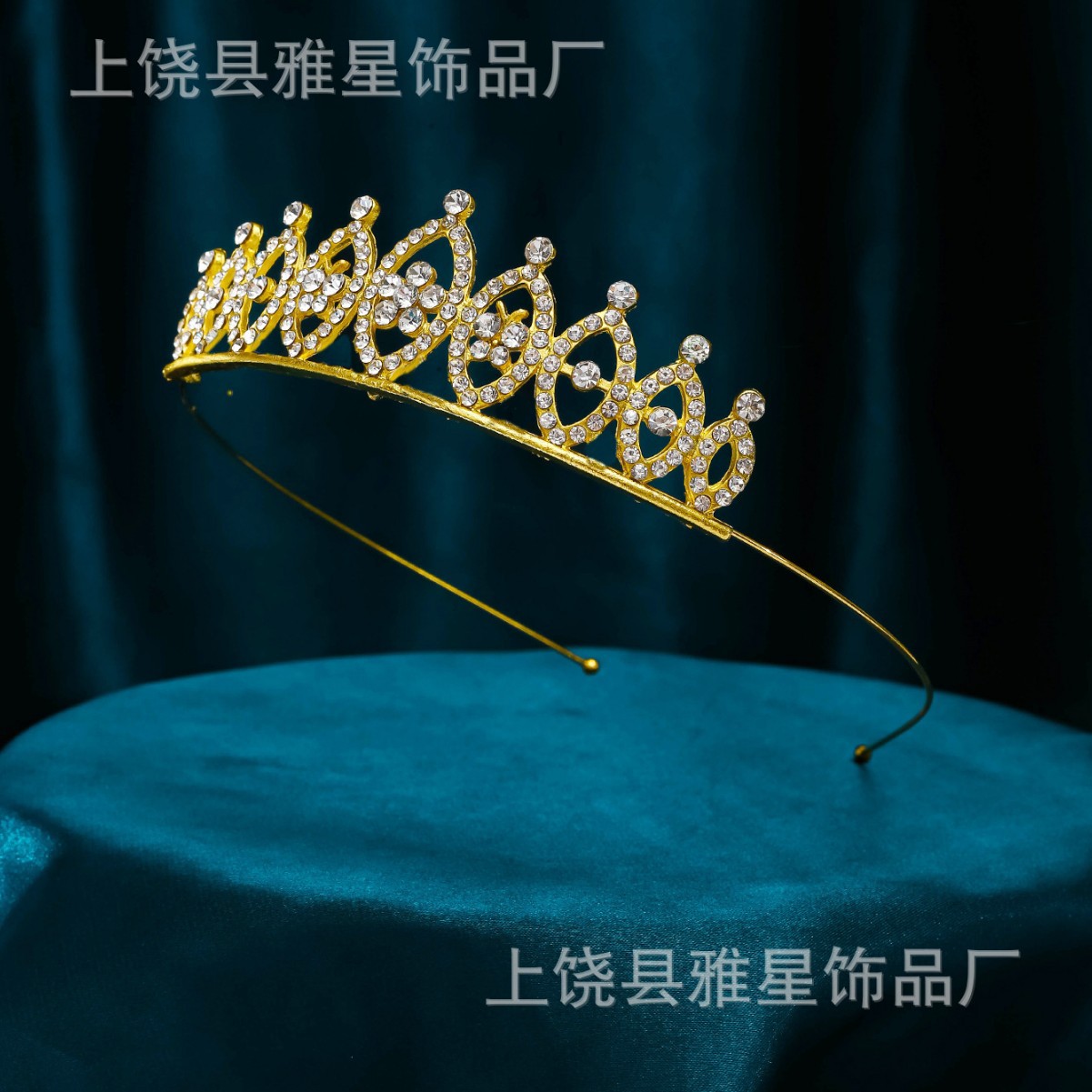 A novel and revamped minimalist children's crown, cute hair band for girls, princesses, babies, festival performance hair accessories, and brides Application Scenario