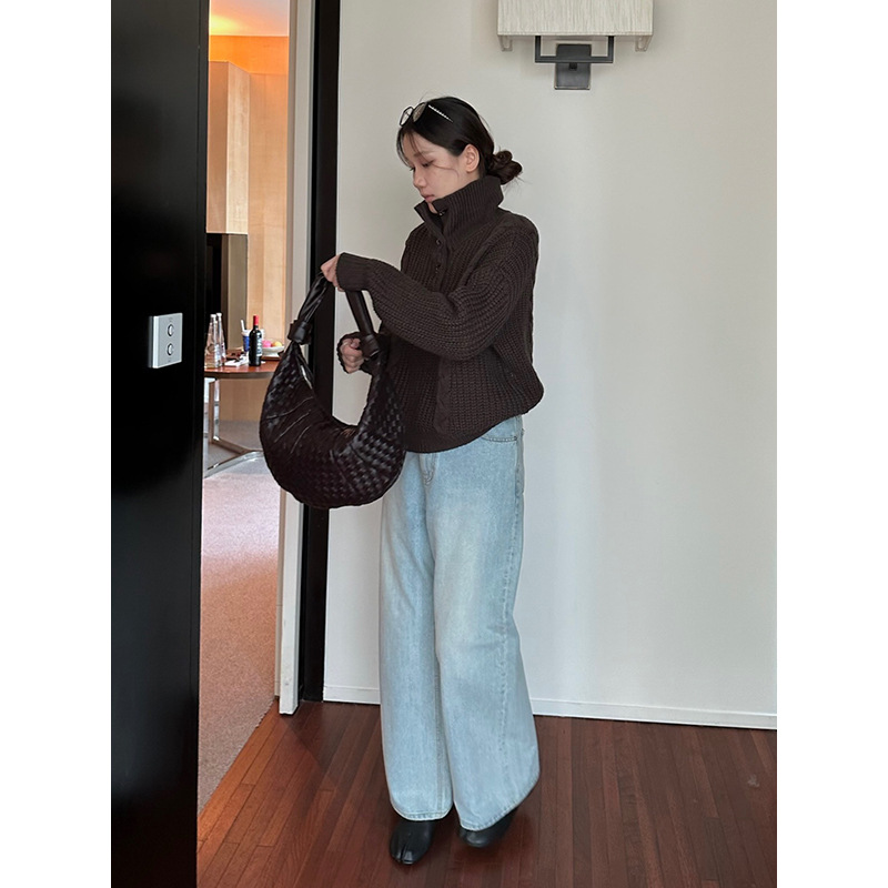 Winter new style horn buttoned lapel wool sweater, gentle and loose knitted sweater, sweater, sweater, sweater, sweater Specification image