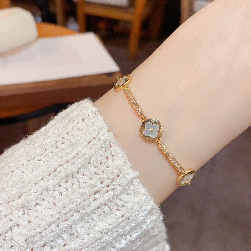 韩式甜美百搭优雅满锆贝壳四叶花抽拉式手链气质时尚设计感手饰