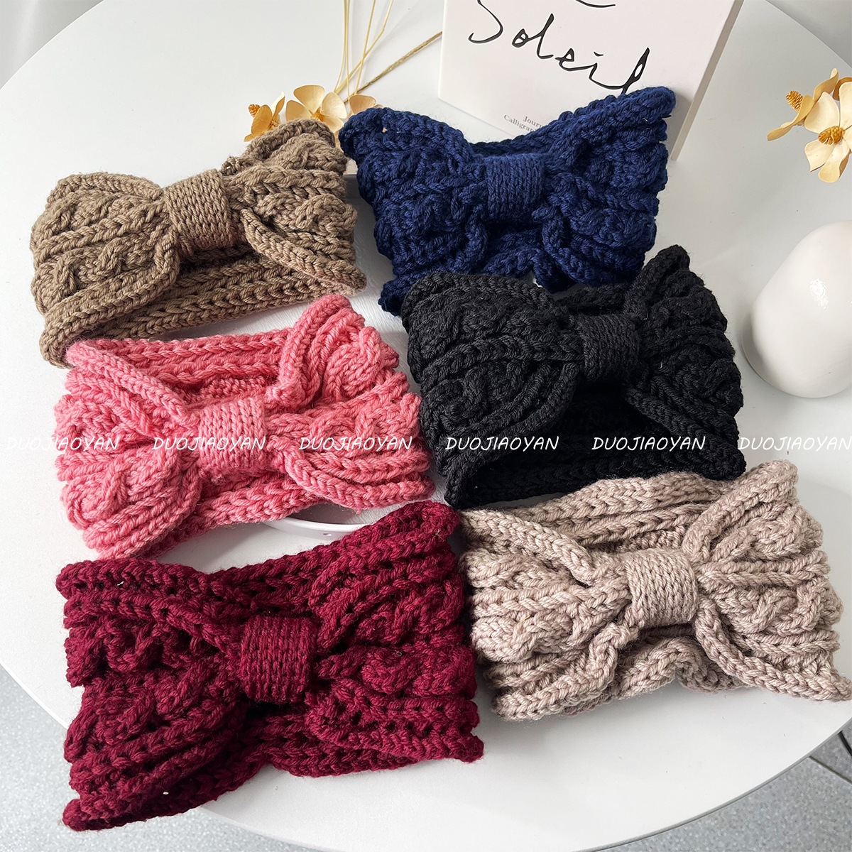 A new wide-edge knitted woolen headband with an empty crochet braided twist and hair accessory from Instagram, a popular autumn and winter trend for women Application Scenario