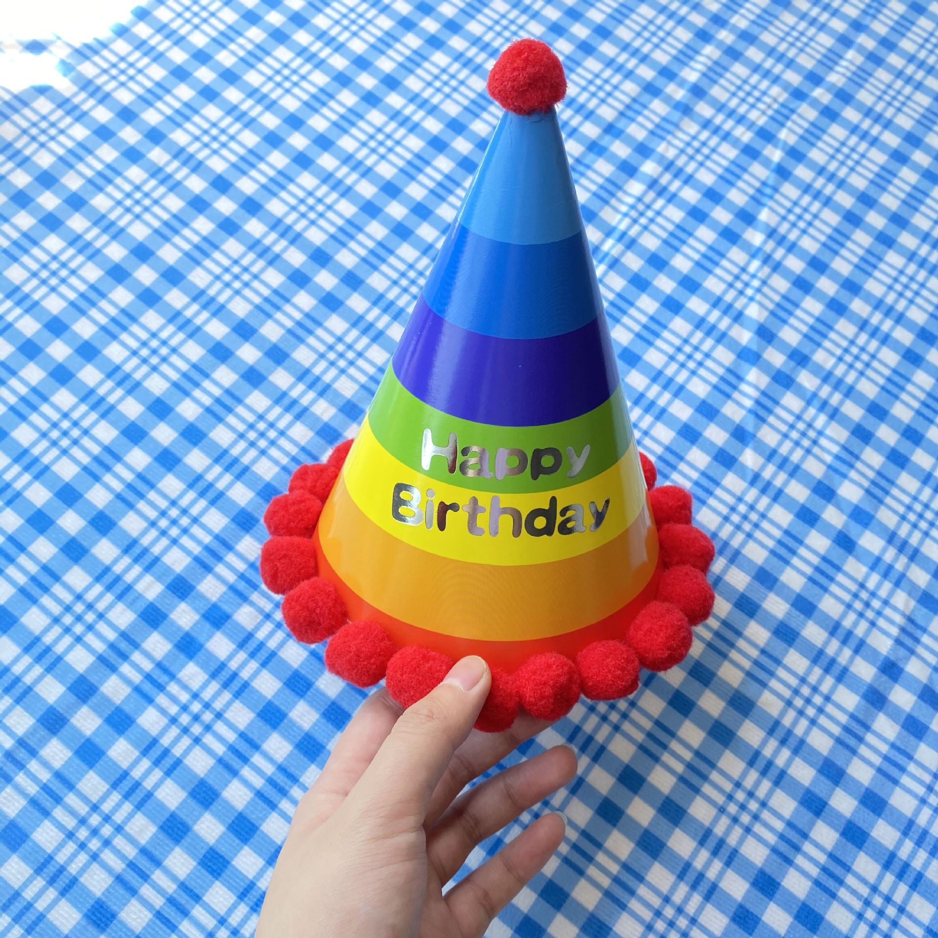 Wholesale birthday hats, children's pom-pom birthday hats, baby party cakes, decorations, baking supplies, birthday hat making Application Scenario