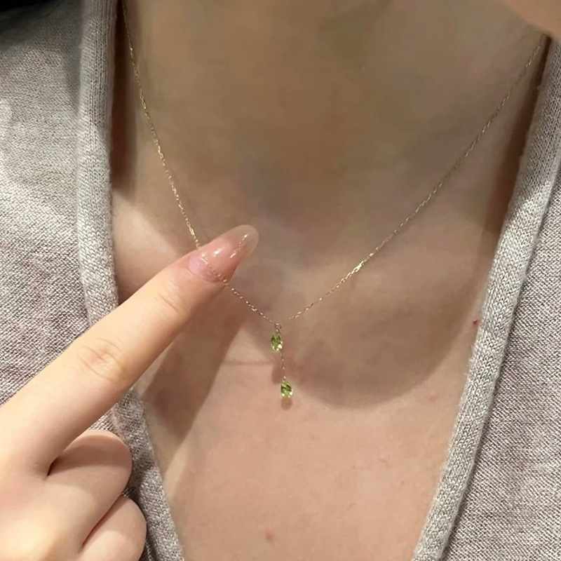 French retro sparkling water drop zirconium ultra-fine necklace, a light luxury, niche and high-end layering style collarbone chain accessory for women Application Scenario