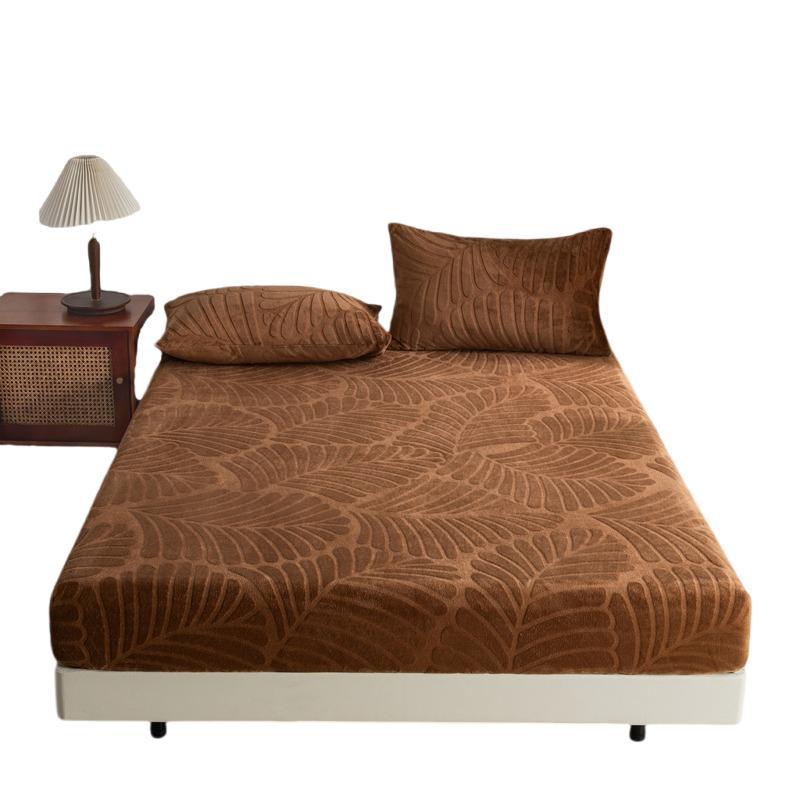 The 2025 new warm fleece dense carved milk fleece mattress cover is a cross-border popular bestseller and a mattress protection cover Item Picture
