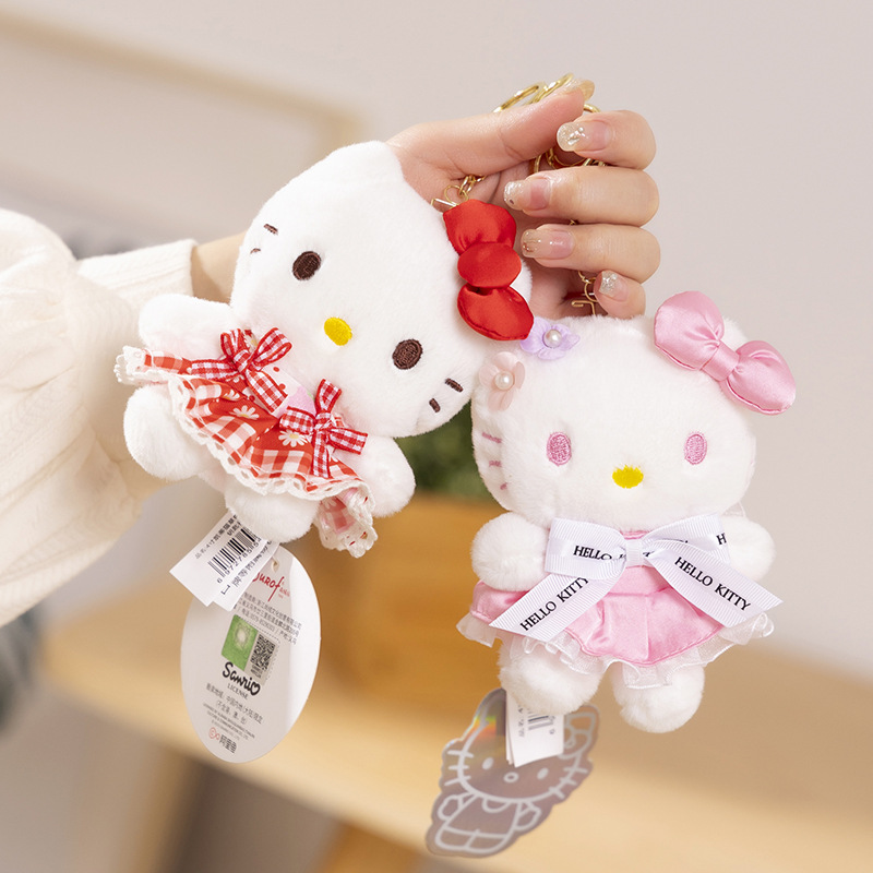 Genuine KT cat plush toy keychain, cute holle kt figurine pendant, couple pendant doll Application Scenario