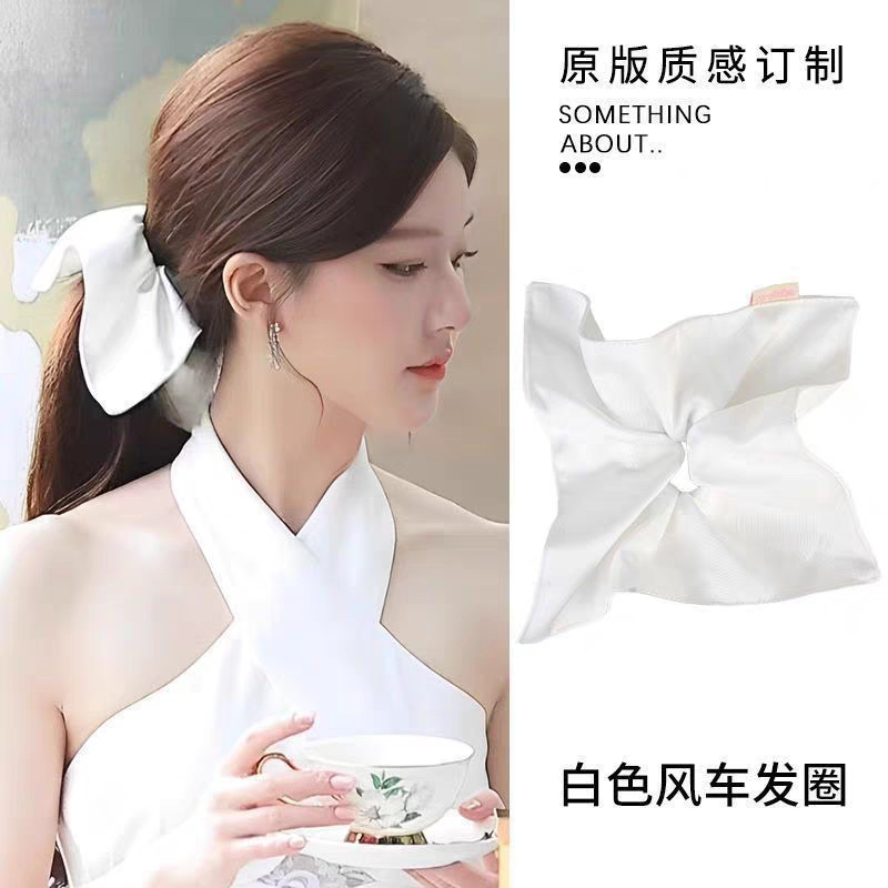 The same white square scarf, large intestine hair band, hair tie, ponytail hair tie, hair flower and hair accessory as Xu Yan and Zhao Lusi. 1 The same white square scarf, large intestine hair band, hair tie, ponytail hair tie, hair flower and hair accessory as Xu Yan and Zhao Lusi. 1
