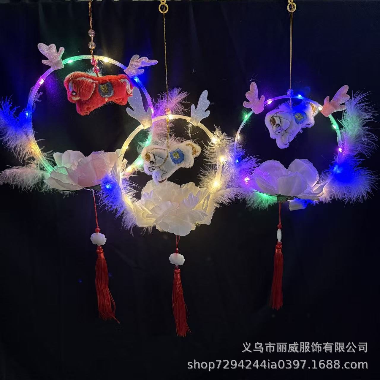 The new feathered Horse Year small lanterns of 2026 are bestsellers. They are set up at street stalls in scenic spots at night markets, shining brightly and selling well details Picture