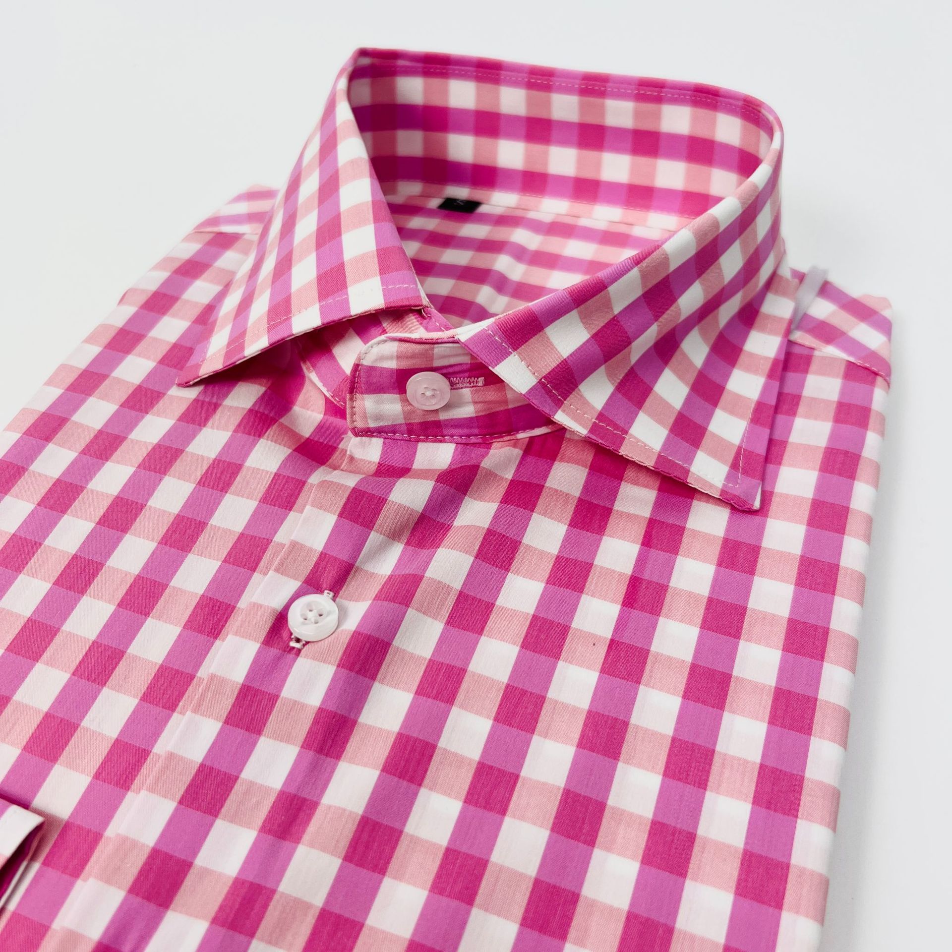 This unisplendour white and pink checkered long-sleeved shirt is casual, fashionable and versatile. The Windsor collar top is a new and elegant pink style details Picture