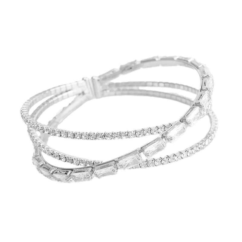 This 3-row cross-shaped diamond zircon bracelet, a steel wire elastic bracelet with adjustable bezals, is a versatile and shiny accessory for cross-border European and American banquets and gatherings Specification drawing