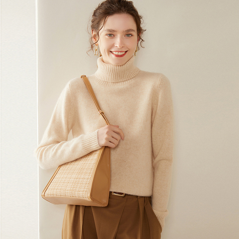 This winter new high-neck thickened cashmere sweater is a simple and versatile solid color for women, with a relaxed and elegant style. It is a knitted base layer Application Scenario