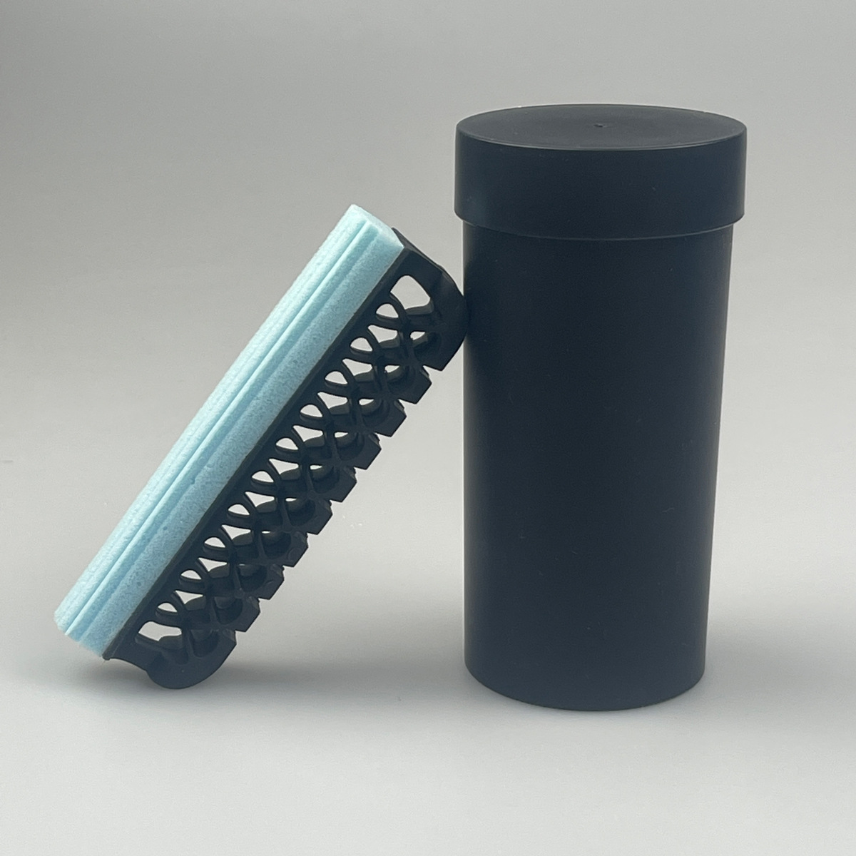 Clean Up Beard Trimmings after shaving, cleaning the sink countertop, trimming the beard, men's gift details Picture