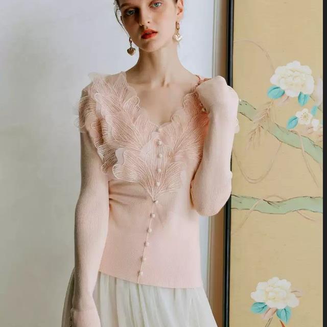 Pink feather cotton blended knitted sweater base layer for women, new Spring 2025 lace long-sleeved top Application Scenario