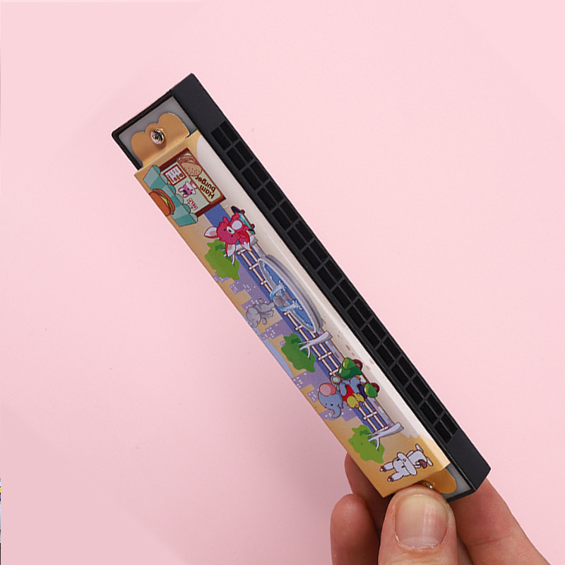 Creative gifts for children's 16-hole metal harmonica, kindergarten primary school students, beginners, wind instrument harmonica toys Application Scenario