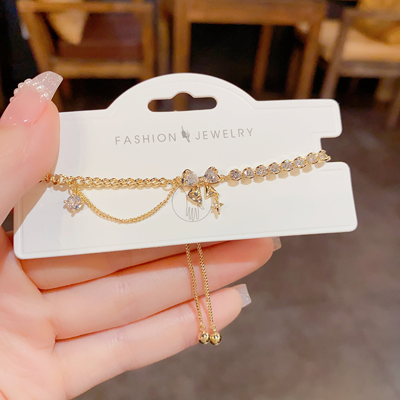 The diamond-encrusted waist bracelet is a unique and feminine design with a simple and cold retro style. It's a fashionable accessory for your best friend Application Scenario