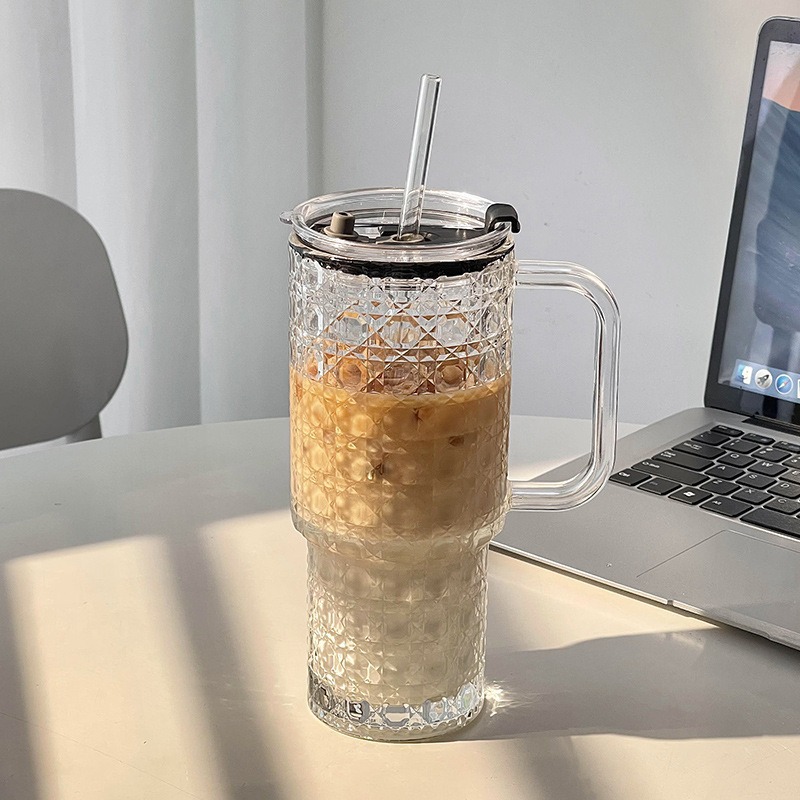 Creative large-capacity glass cups, handle beverages, cola cups, transparent covered straw cups, household double-drinking cups, water cups Application Scenario