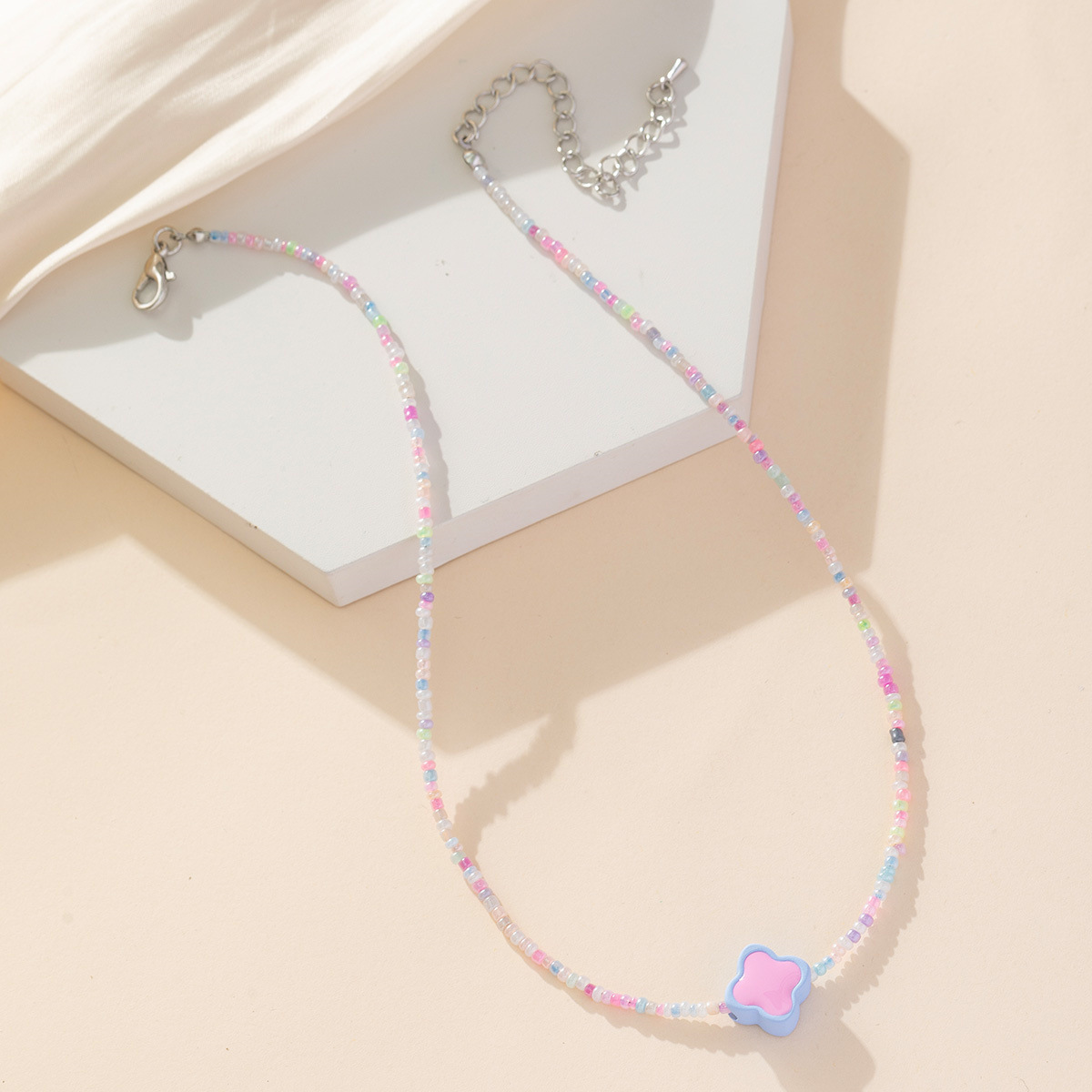 Colorful candy four-leaf flower rice bead beaded necklace, with a unique little Chanel style, sweet and elegant, high-end design, collarbone chain for women Specification image