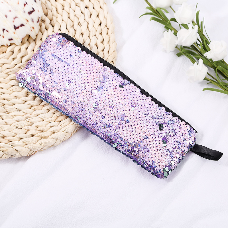 Cross-border sequin bag, mermaid sequin storage bag, loose change storage bag, women's sequin makeup bag, portable tassel women's bag, sequin bag Application Scenario