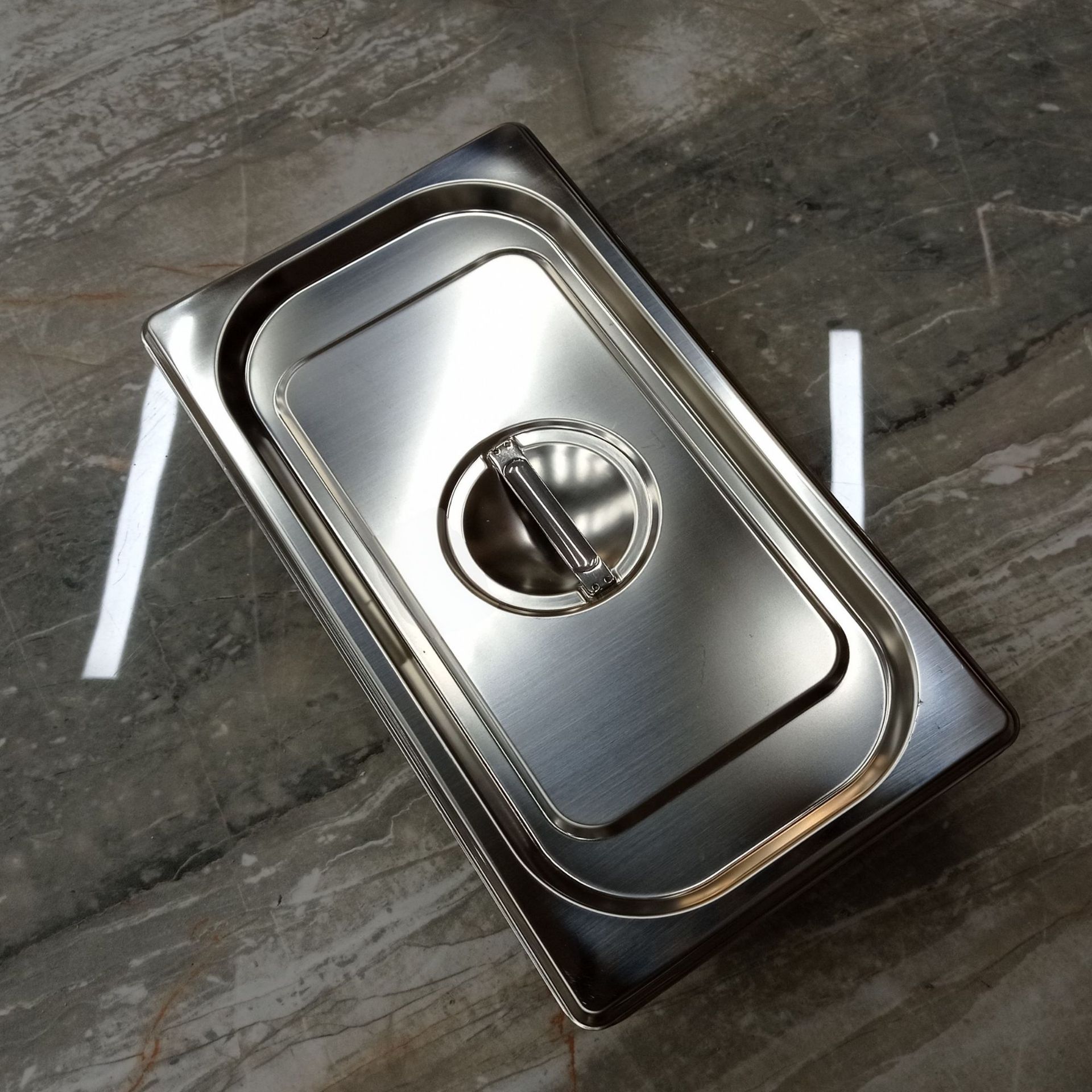 Stainless steel serving basins, commercial buffet basins, fast food cart basins, milk tea shop jam basins, covered square plates, cafeteria plates Specification image