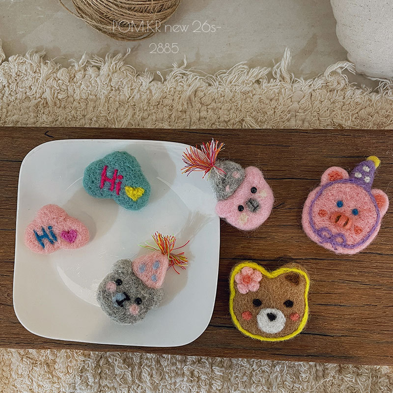 Felt handmade ornaments, felt small animal cloud pendants, creative and cute handicrafts, gifts and decorations