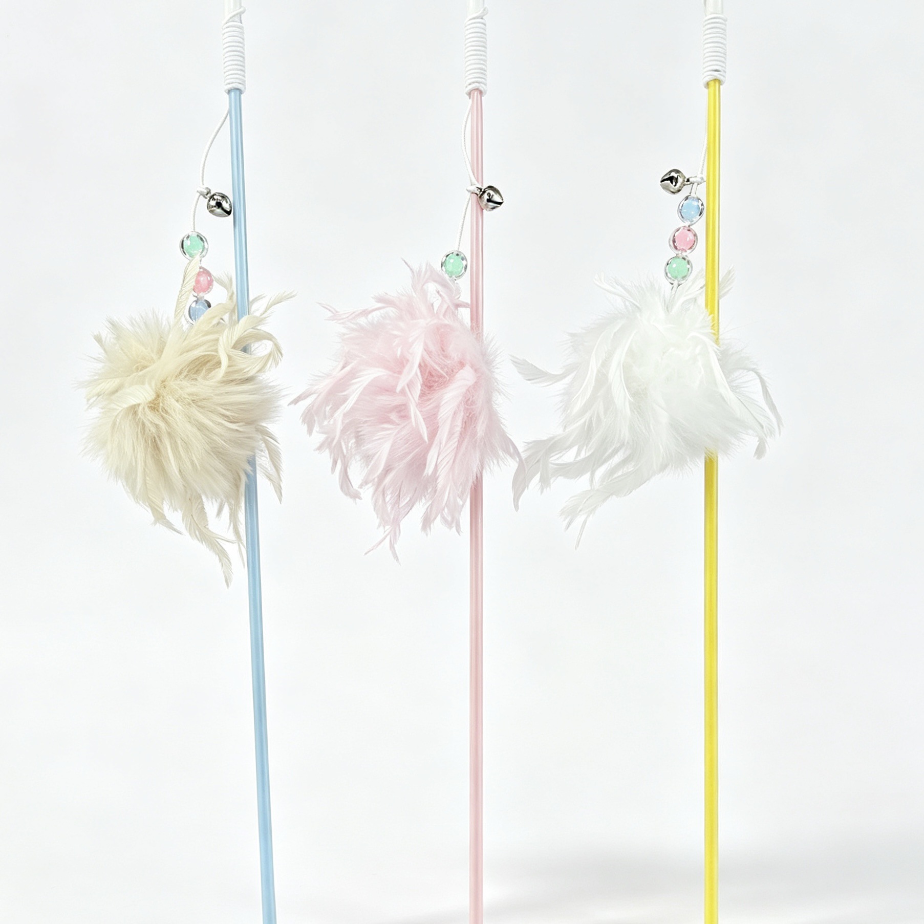 Macaron pluma peludo bola de pelo taquilla cat stick con campanas rico flexible palo fino gato juguete interactivo para relajar mascotas con