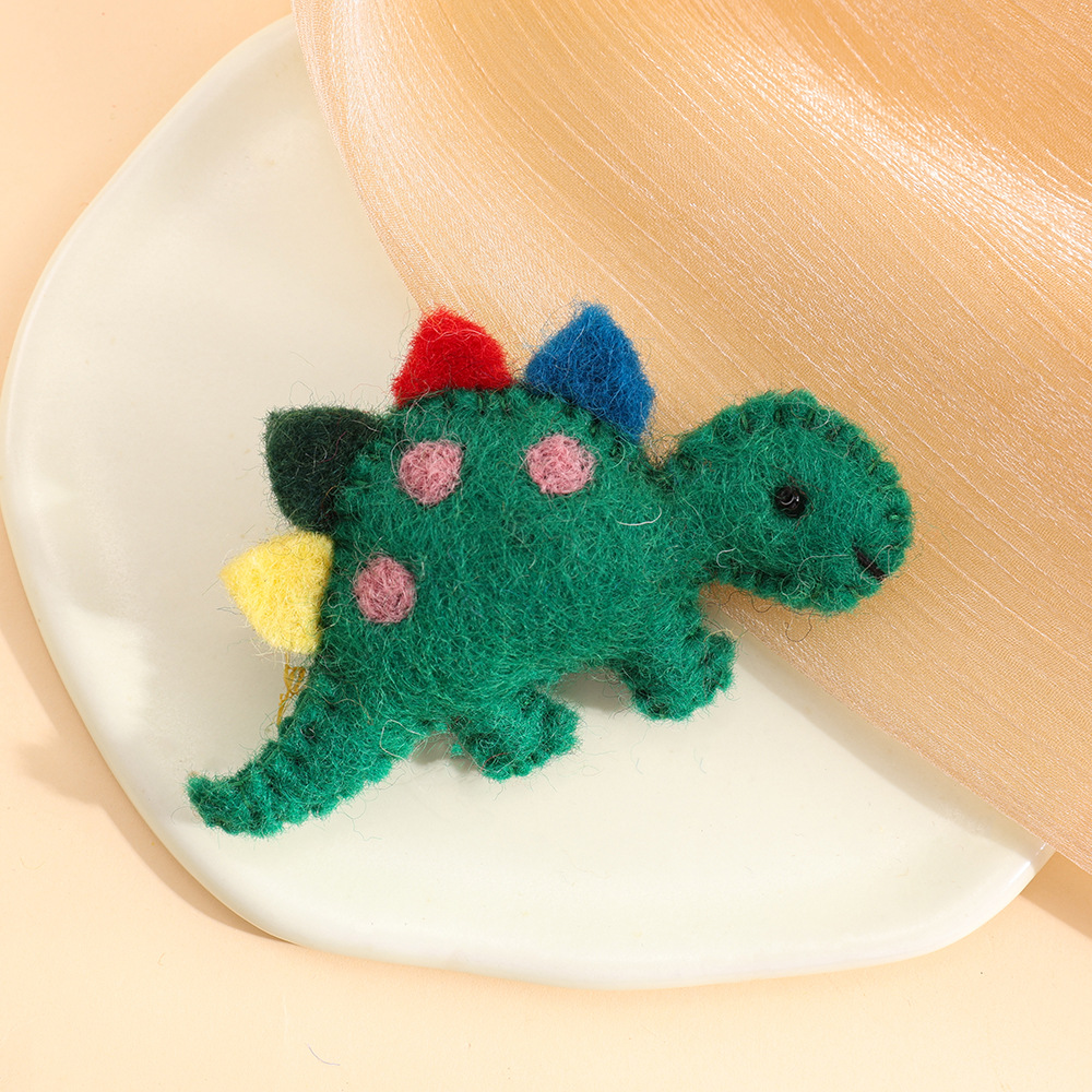 Dinosaur pure handcrafted wool felt brooch, niche 3D doll brooch, Nepalese niche brooch manufacturer wholesale Application Scenario