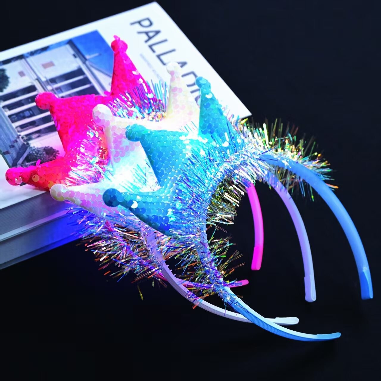 2025 New creative Christmas hairband headwear style, a popular crown children's, boys' and girls' holiday wear hairband Specification image