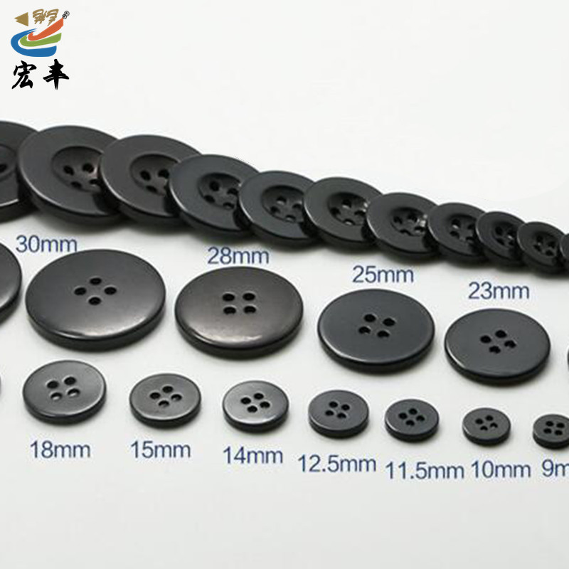 أزرار من أزرار من معطف أبيض بأربعة أعين Specification image
