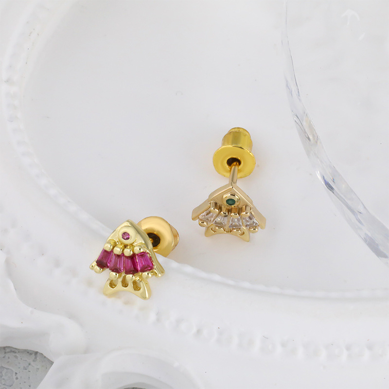 Cross-border best-selling fashionable European and American style cute cartoon stud earrings, fashionable zircon inlaid simple earrings and accessories wholesale Application Scenario