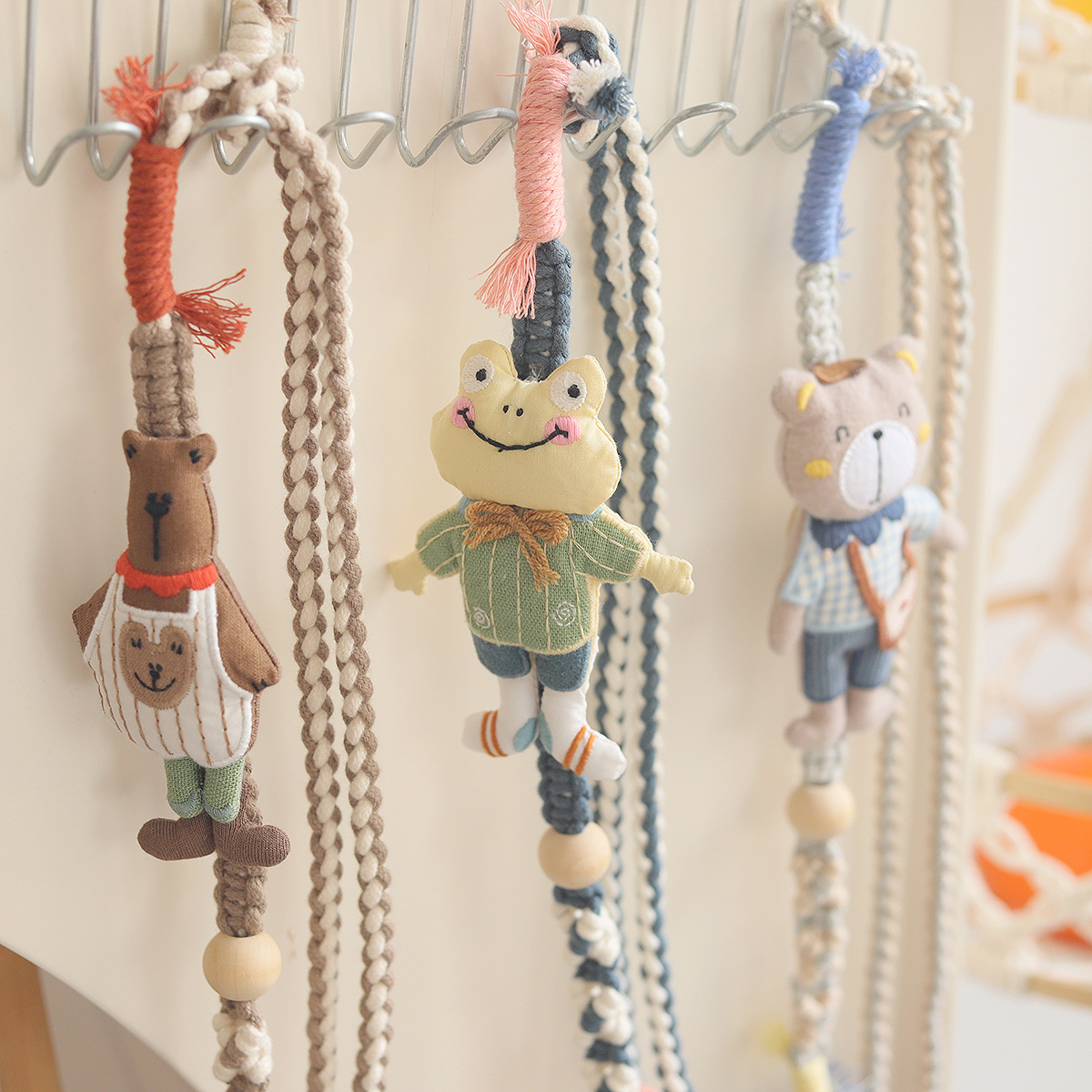 Original design hand-woven mobile phone lanyard, animal figurine, long crossbody lanyard, anti-loss, adjustable length, shoulder strap for women Specification image