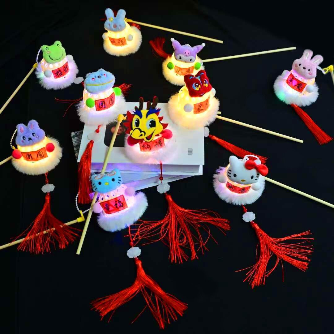 New Year's small lanterns made of bamboo weaving, hand-held luminous children's cartoon lanterns, 2025 New style ancient-style handmade lanterns finished products Application Scenario