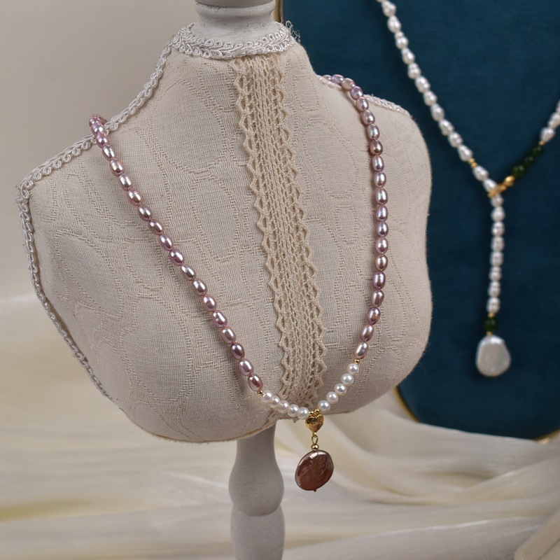 Natural freshwater pearl necklace, purple rice pearl tie pendant, elegant and stylish necklace, high-end and elegant pearl jewelry Application Scenario