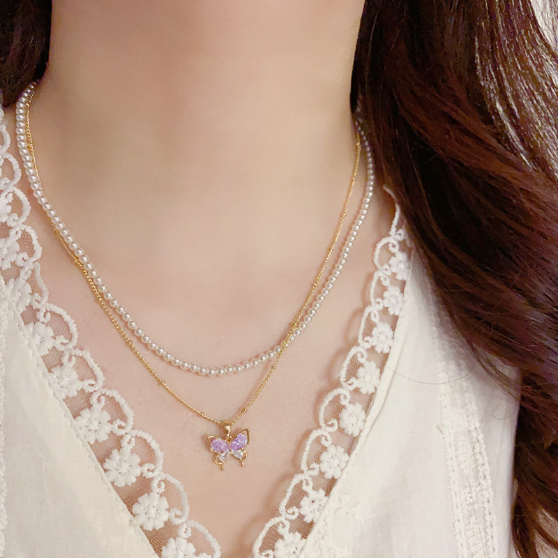 A fresh and fashionable, versatile double-layer glass bead butterfly pendant necklace, light luxury, simple and versatile, with a high-end feel for women