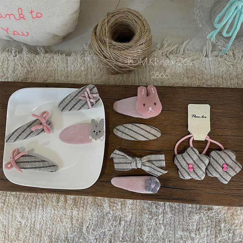 Cute hair accessories, hair clips, hair bands, grab clips, acetate shark clips, cloud-shaped hair accessories for children and girls are available in a variety of styles to choose from