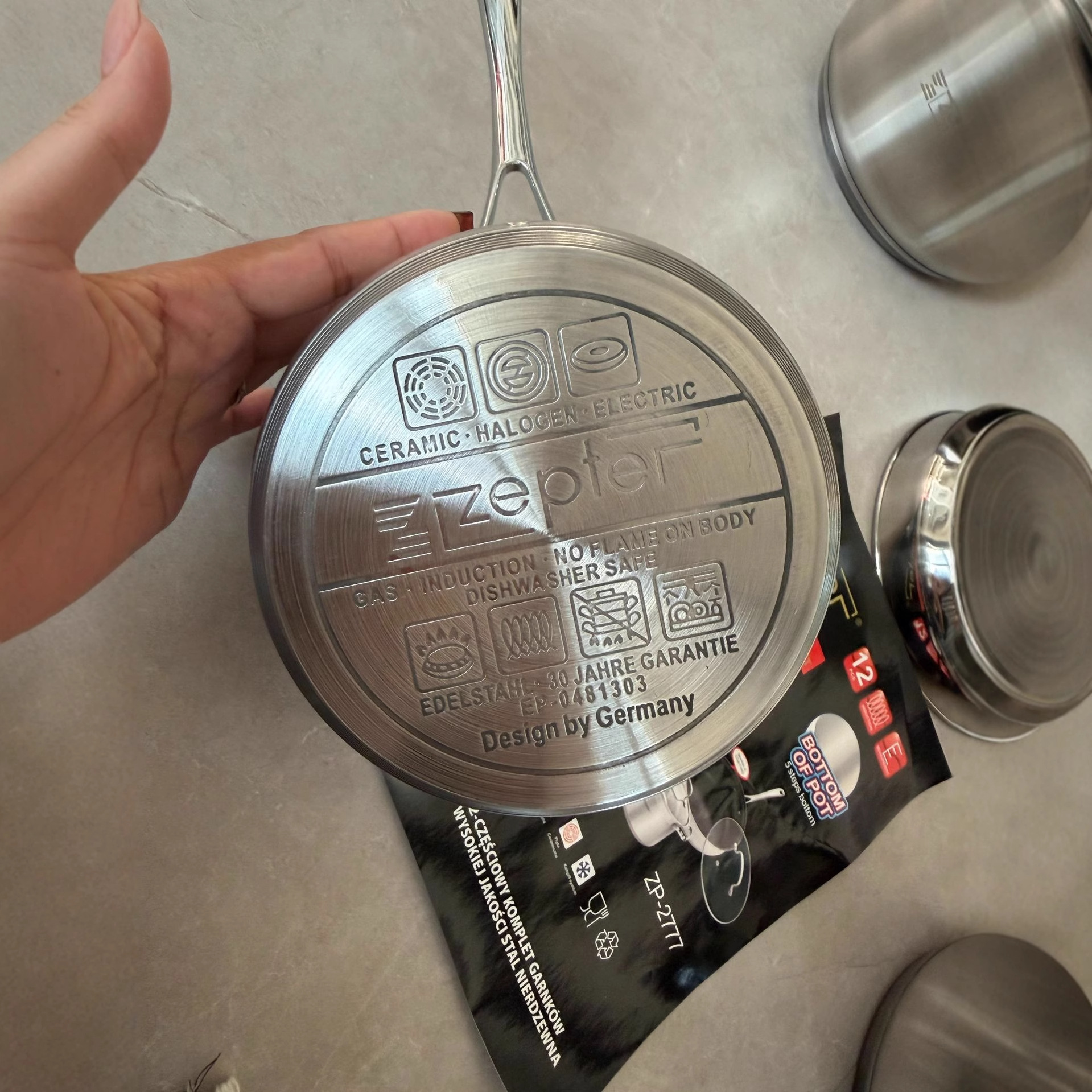 Zepter German 12-piece stainless steel pan ZP2777 non-stick frying pan Application Scenario