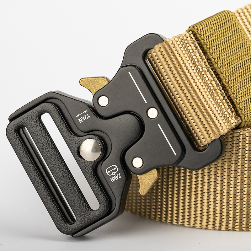 Lurebag outdoor portable water bag, black nylon tactical belt, metal buckle, green bracelet, storage bag, hanging buckle, hiking buckle Application Scenario