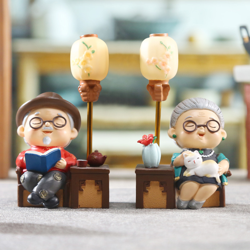 The small luminous lamp that is often seen every year, a decorative item for the elderly's retirement life, a home table, and a resin handicraft
