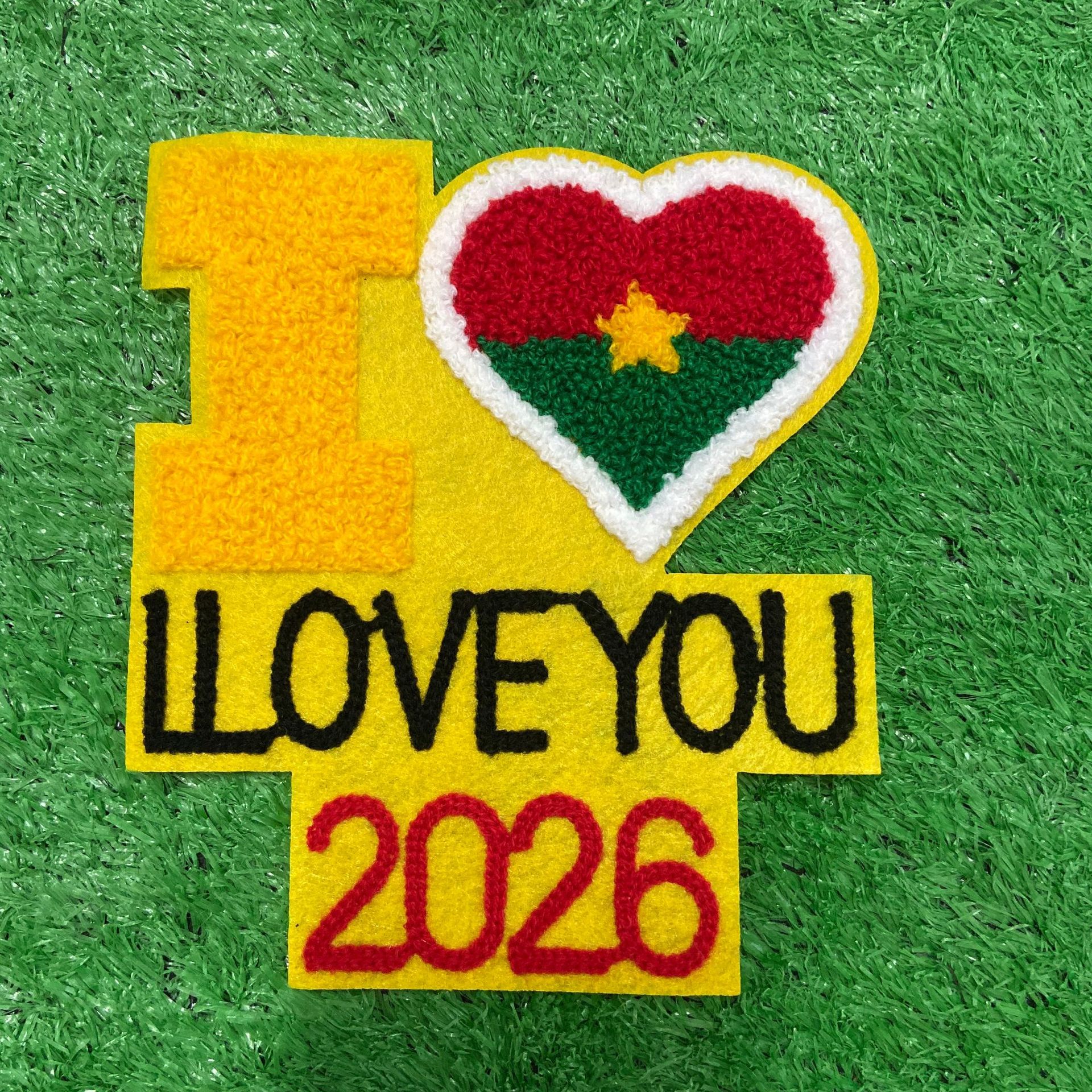 热款ILoveyou2026卡通服装毛衣布贴补丁贴毛巾绣刺绣标徽章