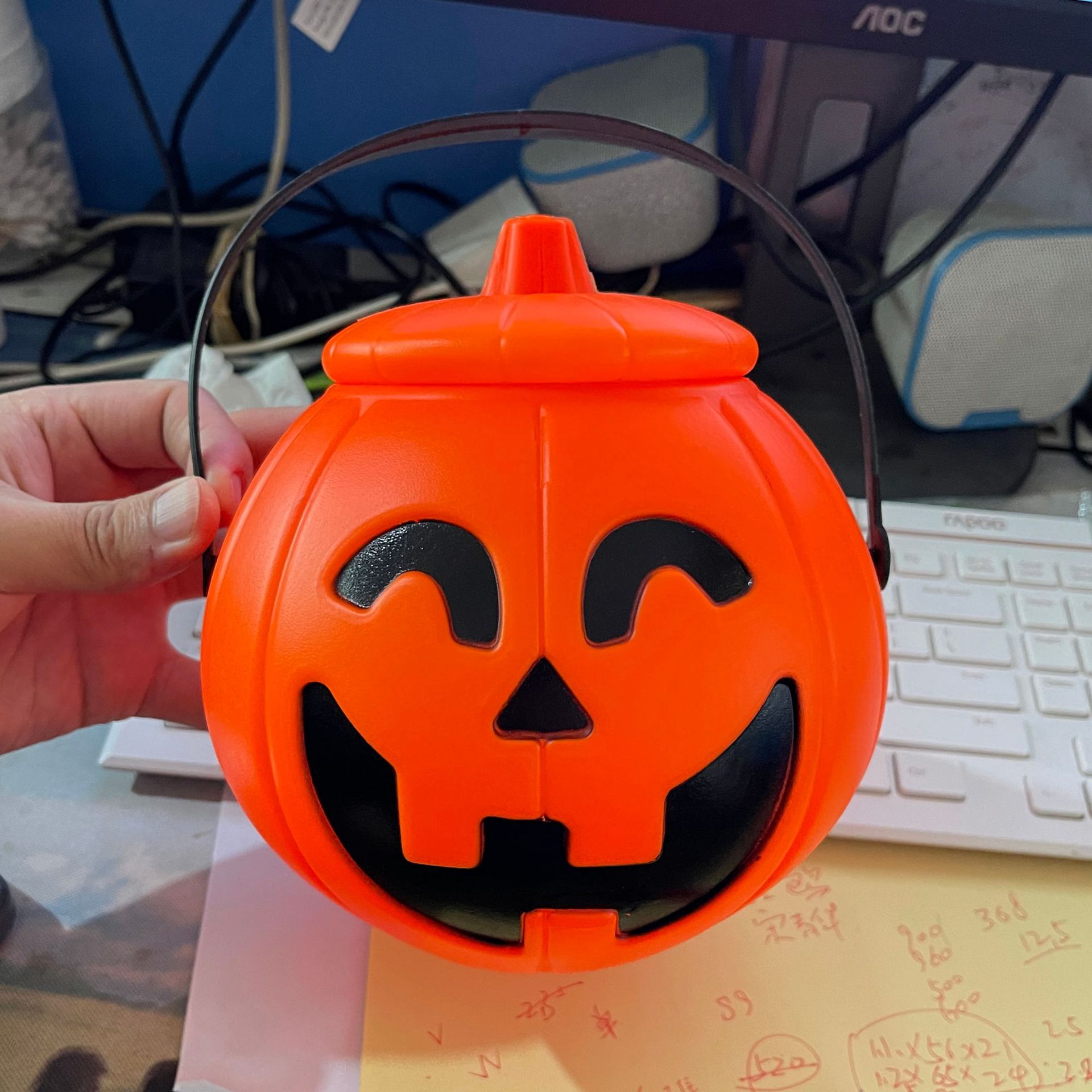 Halloween pumpkin jar, Ghost Festival decorative pumpkin bucket, 18 cm with lid, triangular eye pumpkin jar, pumpkin lantern details Picture