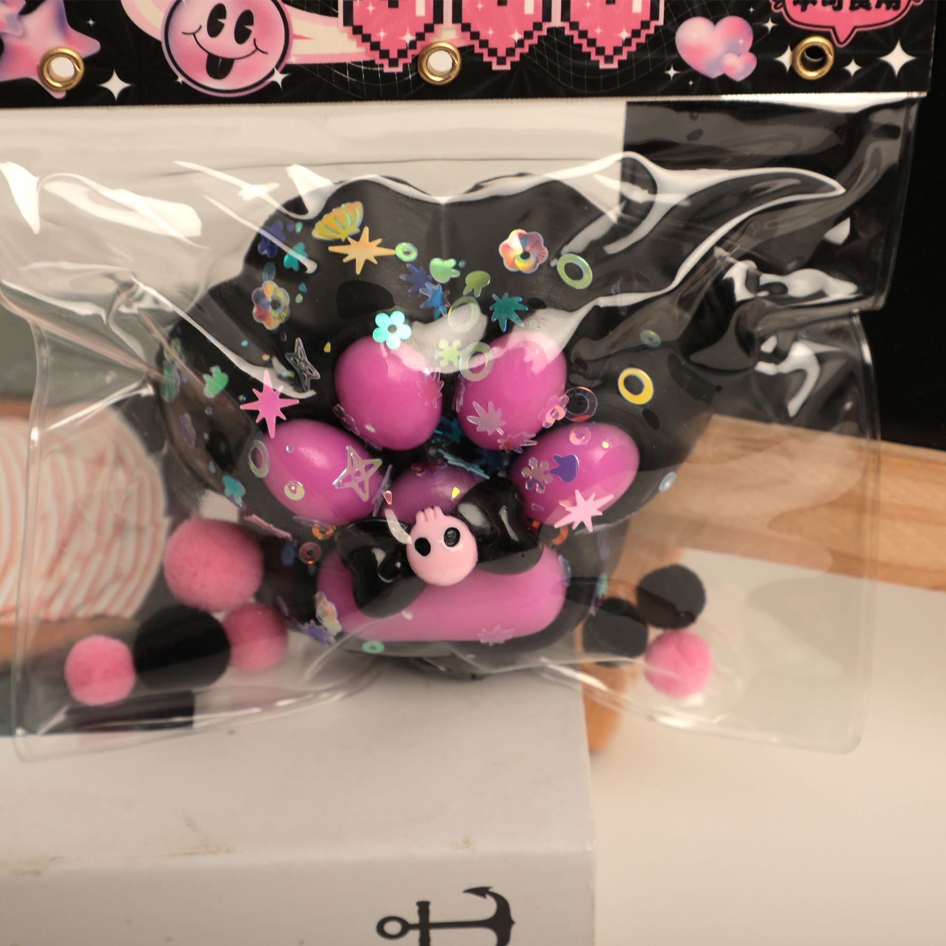 Wholesale of popular fluid stress-relieving gadgets on Xiaohongshu, such as kneading toys, doughnuts, and fun stress-relieving pranks