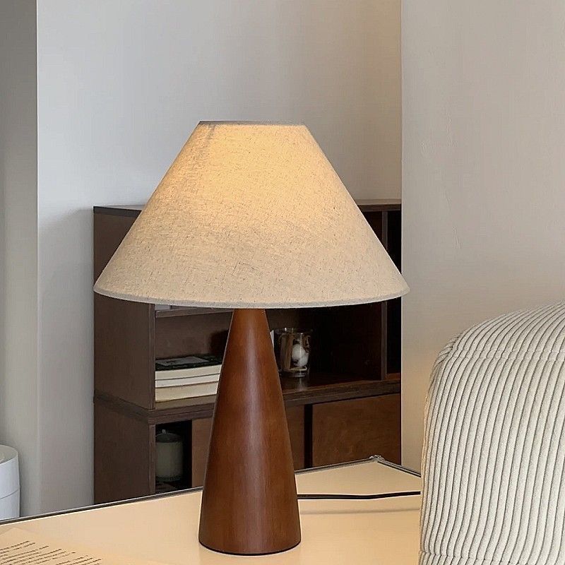 Chinese-style table lamp, simple American retro, European texture, new Chinese bedside lamp, bedroom and living room, modern and high-end feel