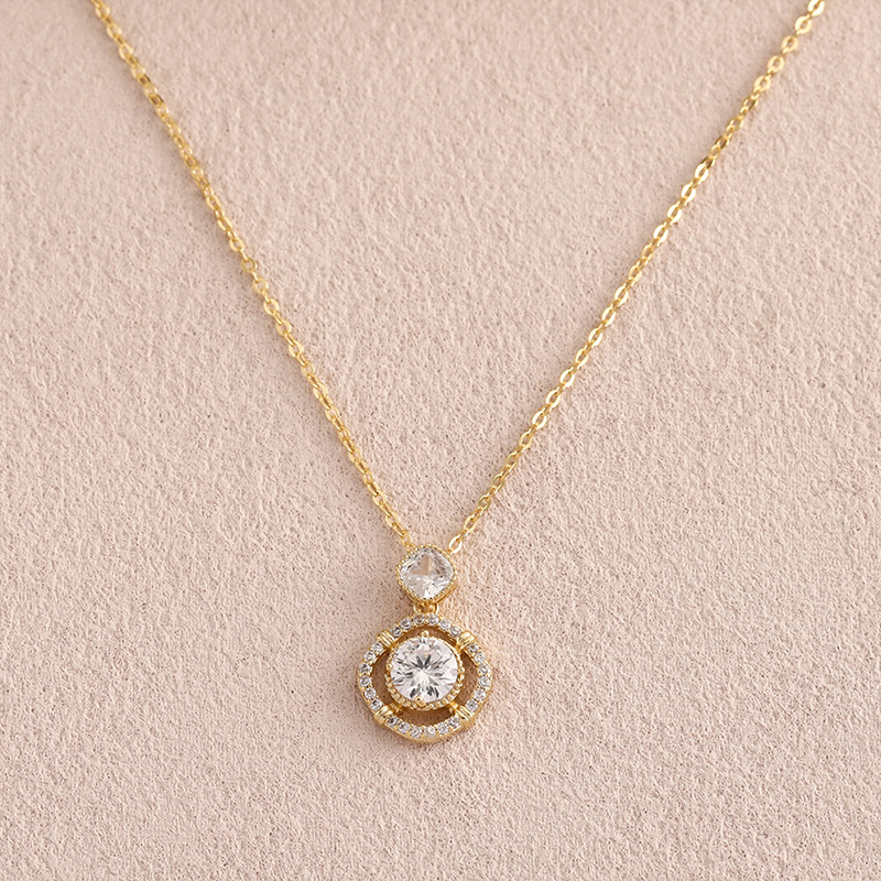 锆石项链女款2025新款轻奢小众士锁骨链生日情人节礼物几何吊坠