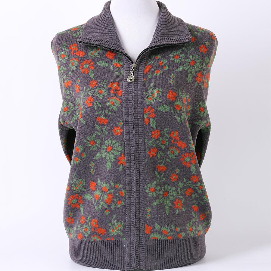 Winter clothes for middle-aged and elderly people: Women, sweaters, coats, mothers, wool cardigans, zipper shirts, grandmothers, and wives