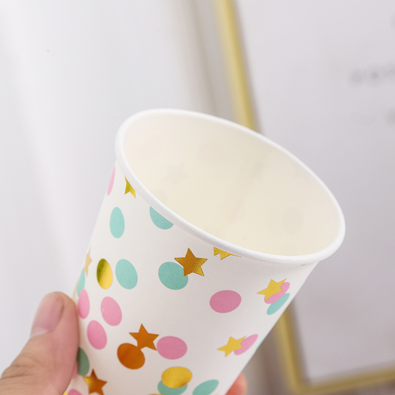 Cross-border disposable paper cups with gold and silver embossed polka dots, 9 ounces, 250ml, party supplies cups, environmentally friendly Application Scenario
