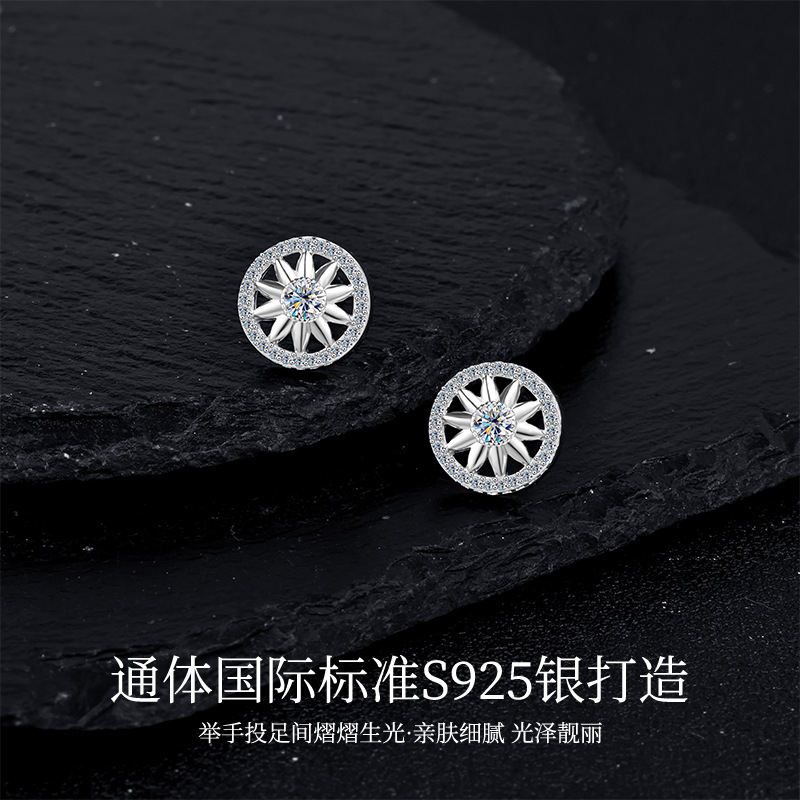 Zhuoheng has carefully selected new men's and women's earrings. The S925 silver-encrusted moissanite hip-hop round earrings are light luxury earrings Specification image