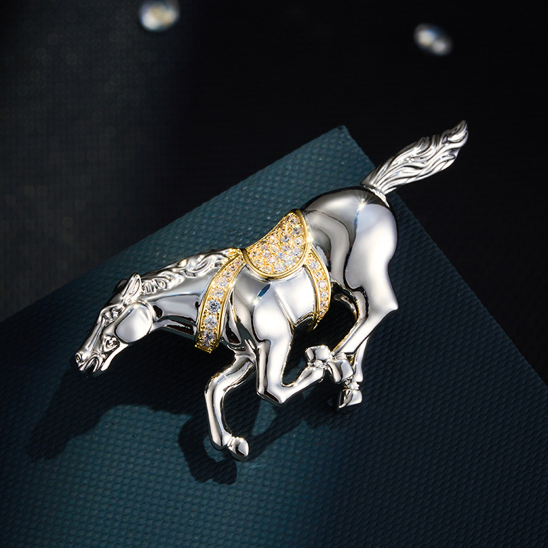A light luxury and high-end two-color gold zodiac horse brooch, a business-style outfit that leads to success. Exquisite brooch, suitable for both men and women A light luxury and high-end two-color gold zodiac horse brooch, a business-style outfit that leads to success. Exquisite brooch, suitable for both men and women